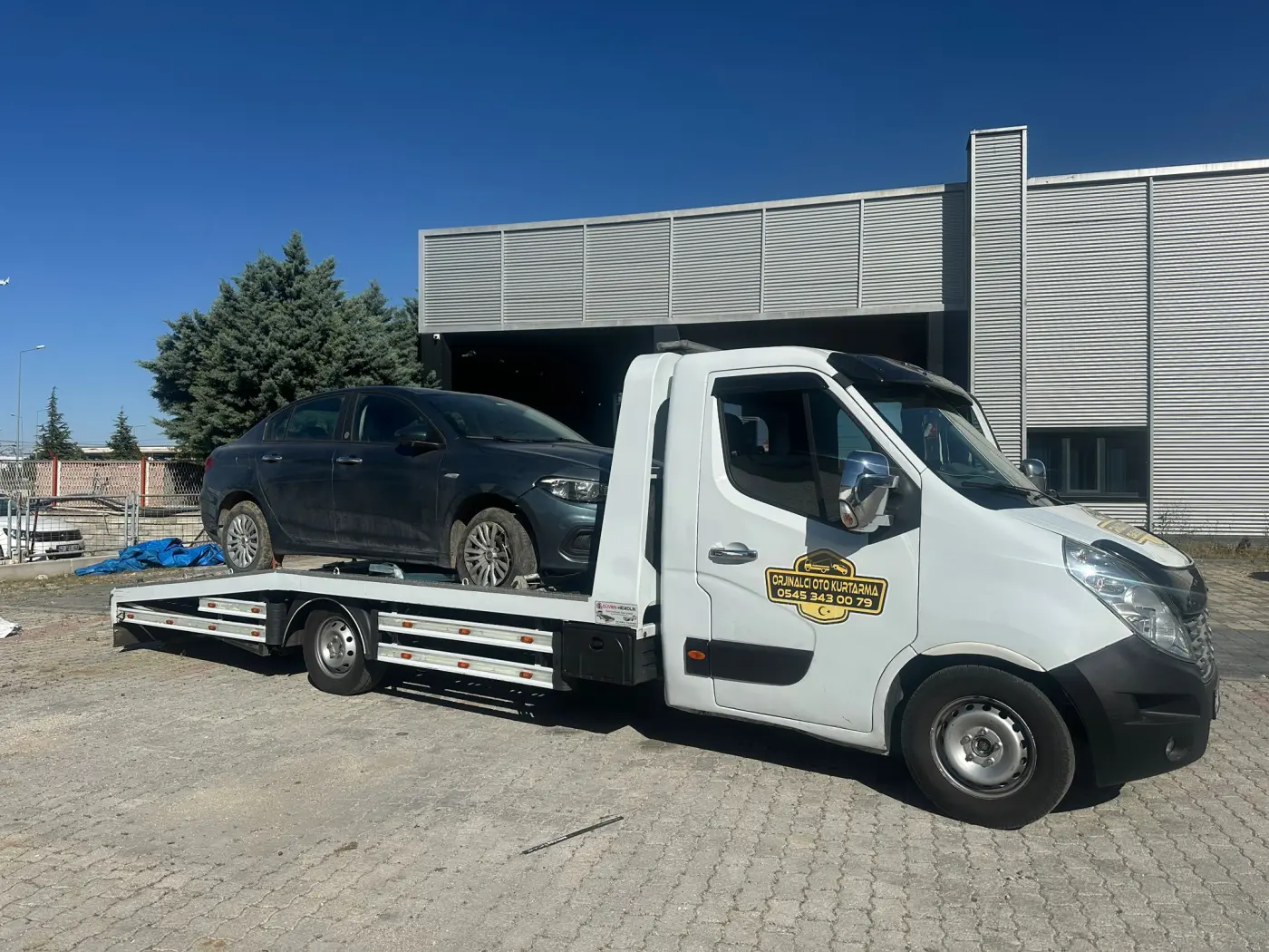 Orjinalci Oto Kurtarma çekici aracı sanayi bölgesinde